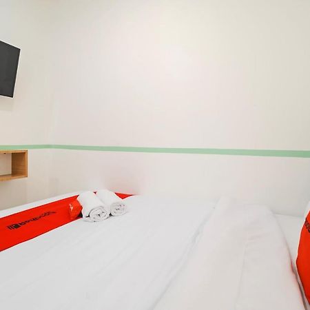 Hotel Reddoorz @ Taman Royal Tangerang Exterior foto